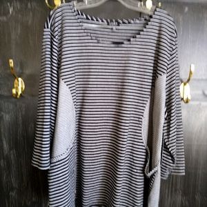 Woman's 3x black and white top